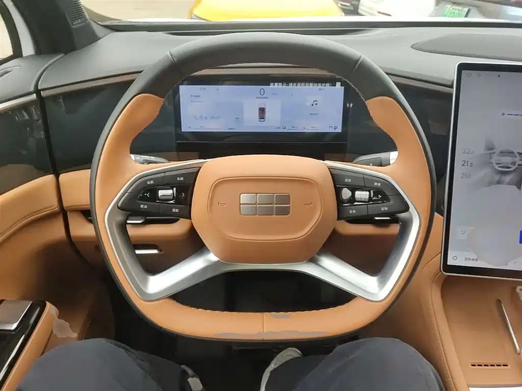 Geely Galaxy Galaxy L7 2025 EM-i 115km Explorer+ Edition фото 11