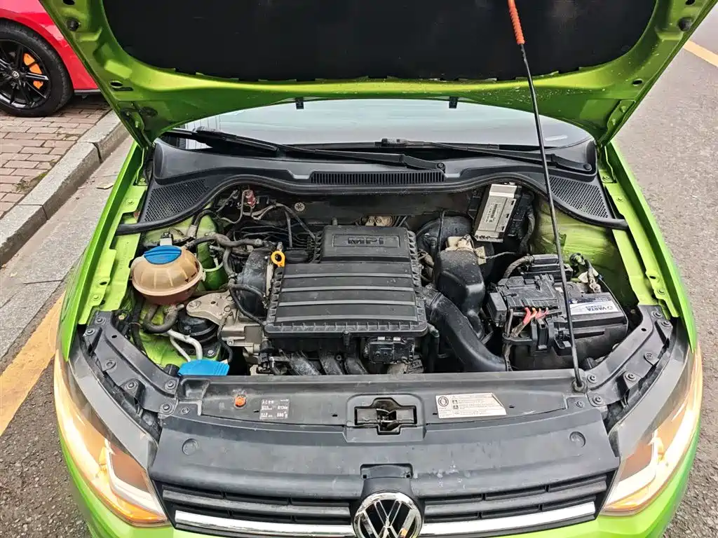 Volkswagen Polo 2014 1.6L Automatic Comfort Edition фото 20