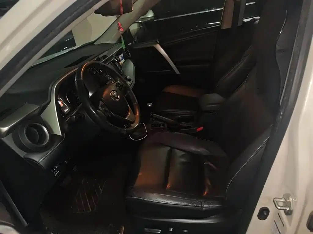 Photo 16 - Toyota RAV4 Rongfang
