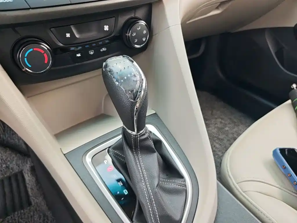 Фото 14 - Buick Excelle