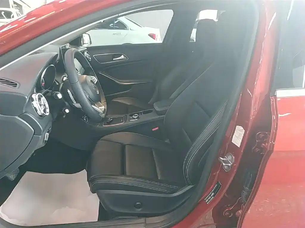 Mercedes-Benz GLA 2019 GLA 200 Dynamic фото 15