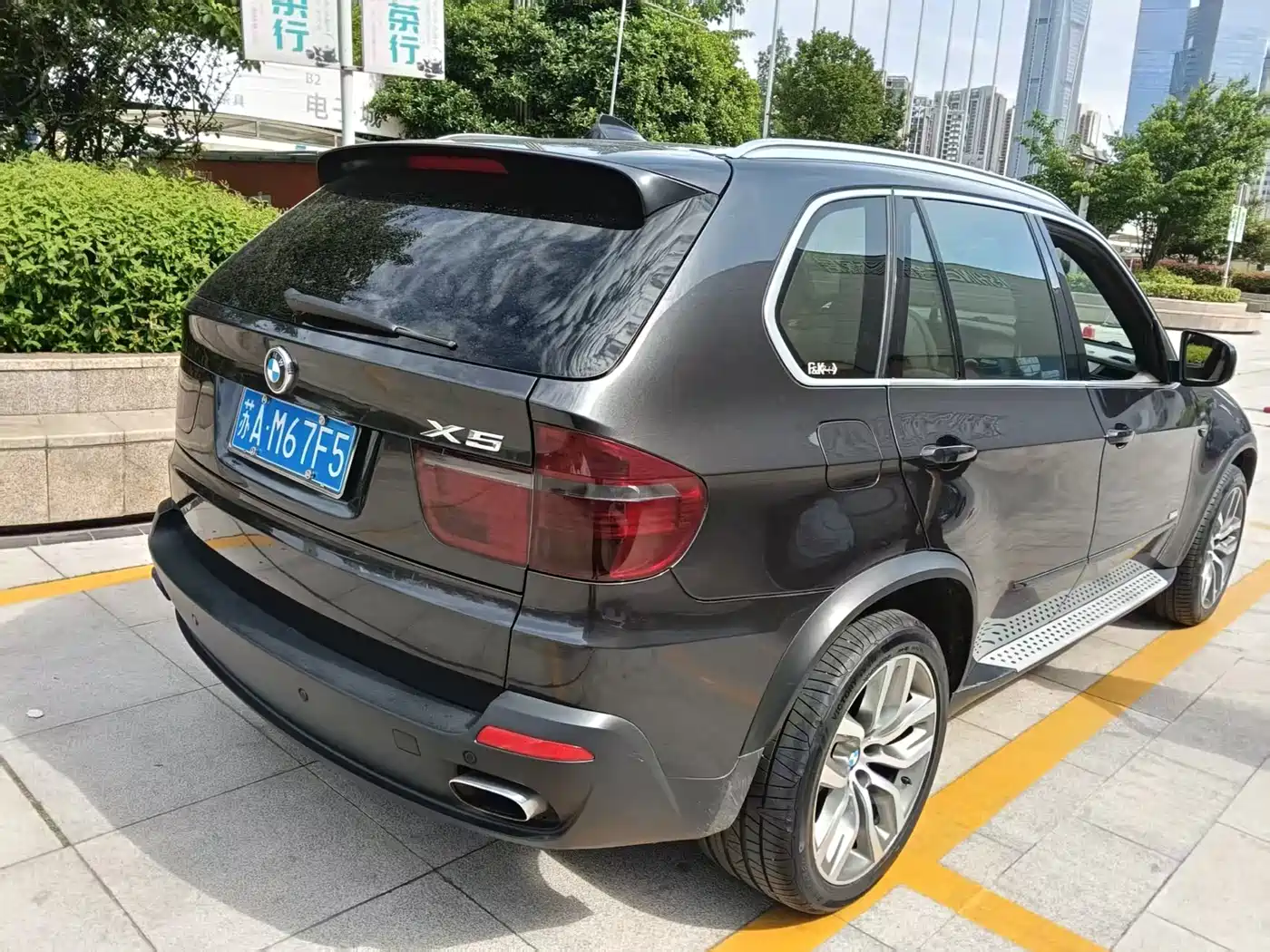 BMW X5 (Import) 2010 xDrive30i Luxury 10th Anniversary Edition фото 3