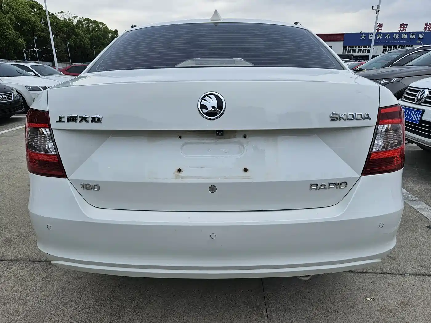 Škoda Rapid 2016 1.6L Manual Pioneer Edition фото 14