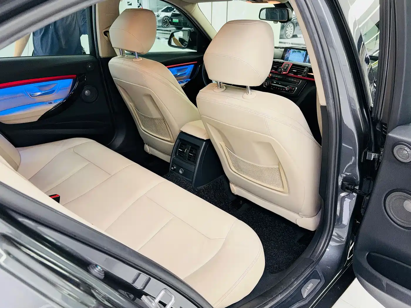 Photo 15 - BMW 3 Series