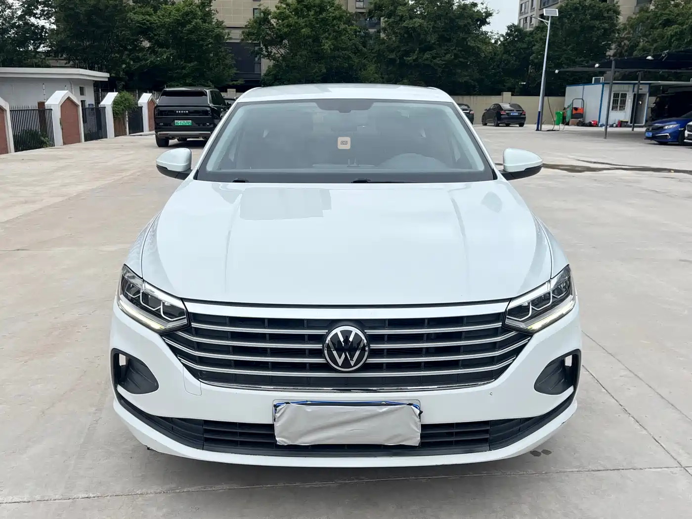 Volkswagen Lavida 2023 1.5L Auto Luxury Edition фото 2