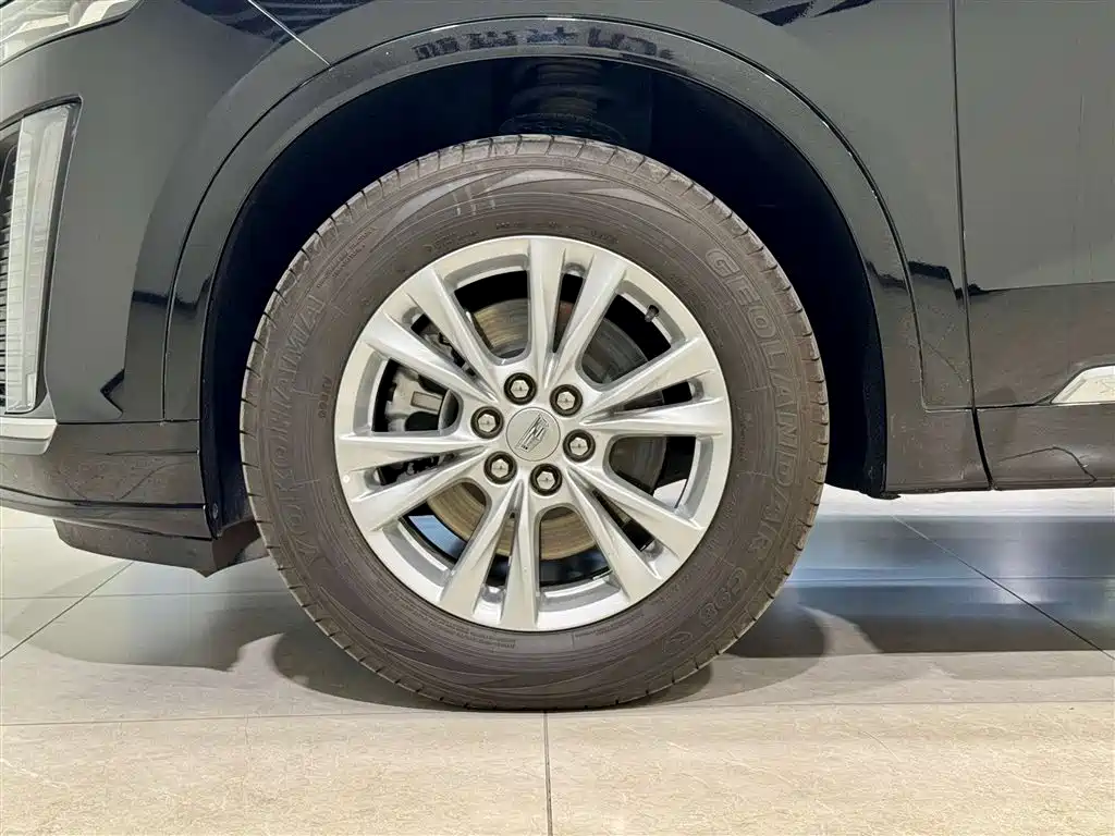 CADILLAC XT6