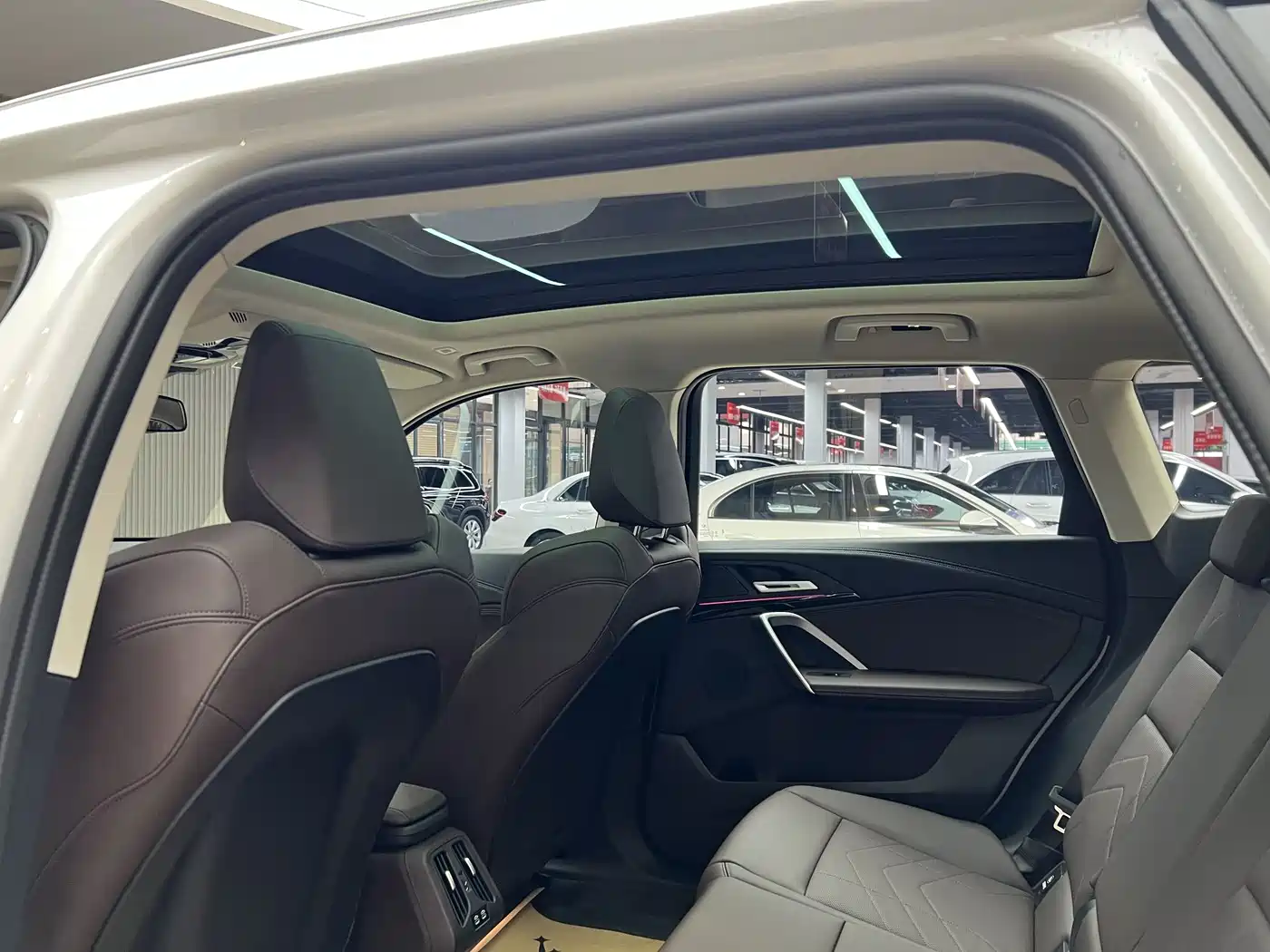 BMW iX1 2023 eDrive25L X Design Package фото 10