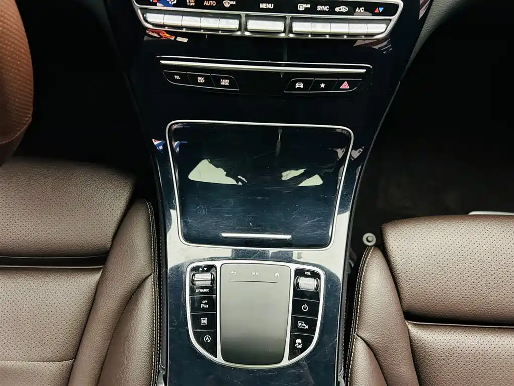 MERCEDES-BENZ GLC