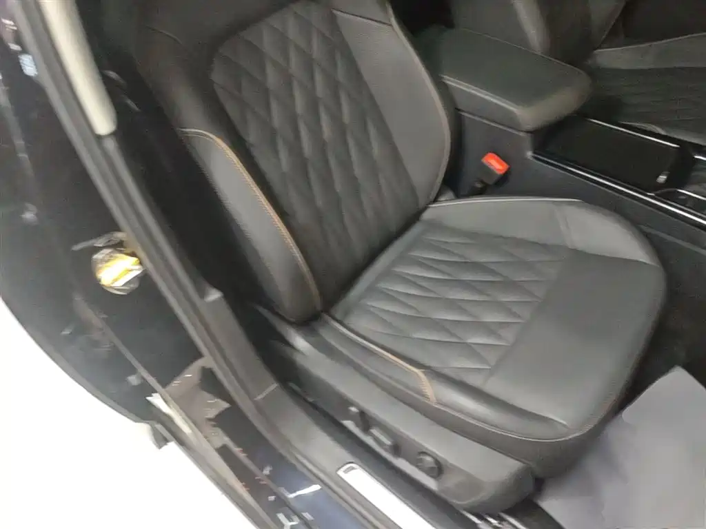 Volkswagen Passat 2019 330TSI Luxury Edition China VI фото 25