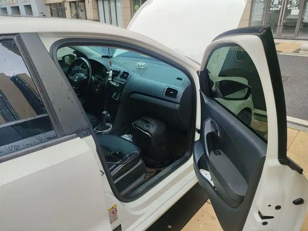 Volkswagen Polo 2016 1.6L Automatic Comfort фото 22