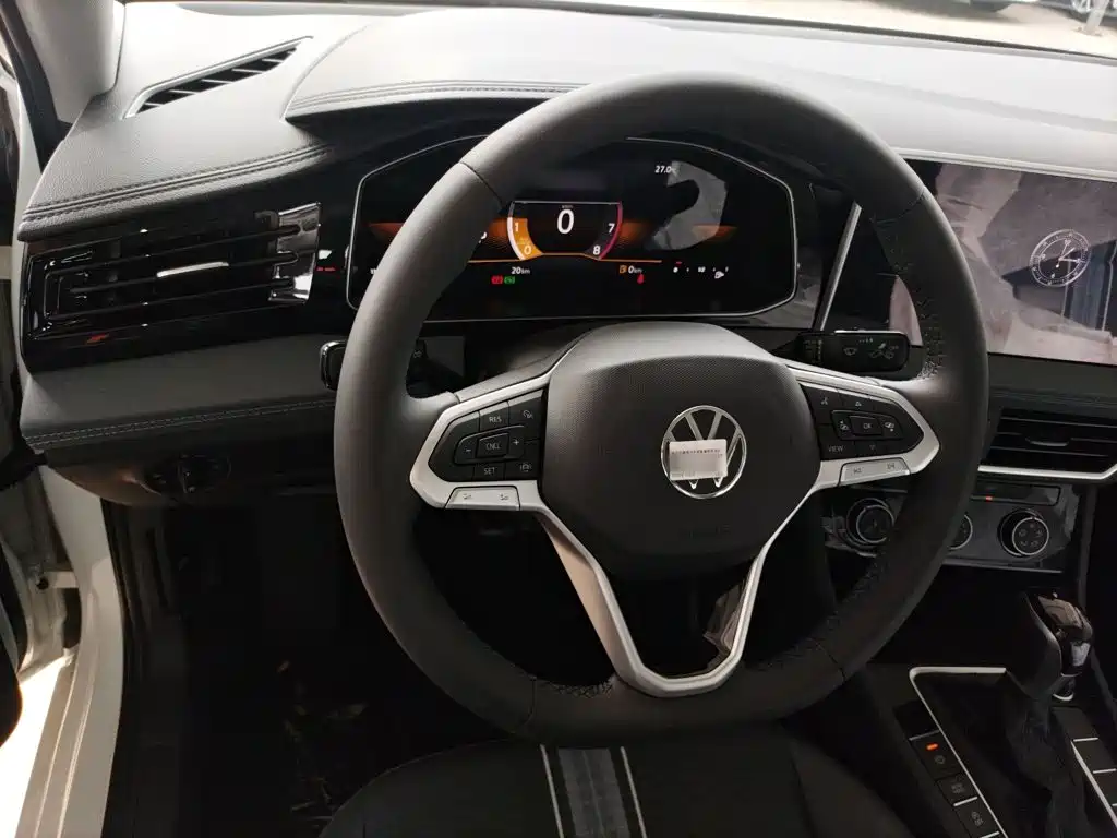 صورة 7 - Volkswagen Sagitar