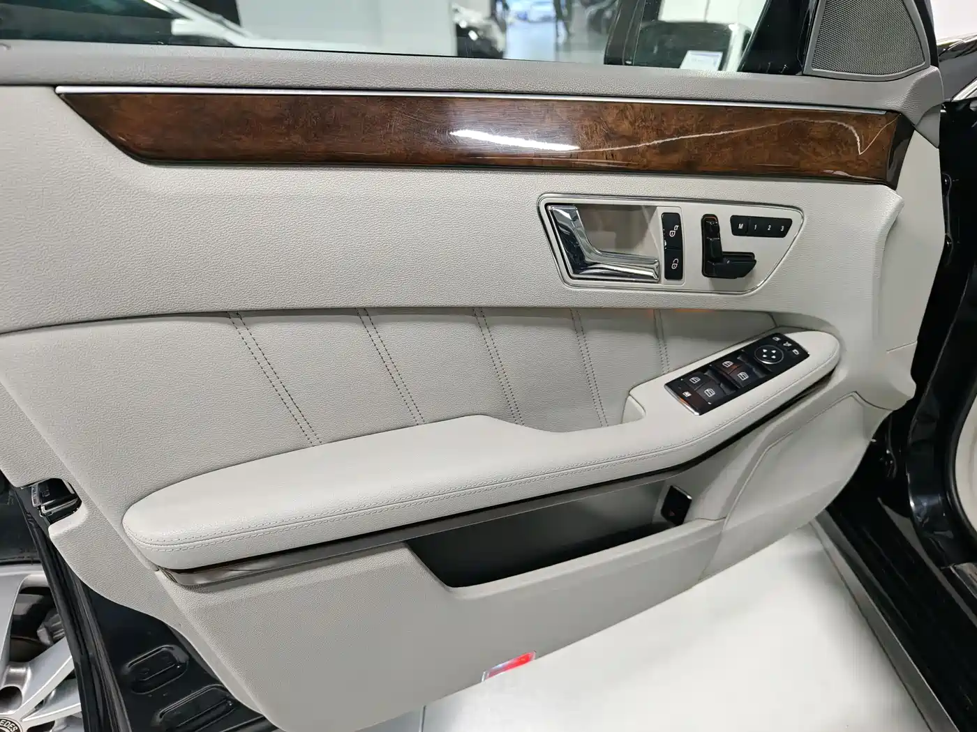 Mercedes-Benz E-Class 2011 E 200 L CGI Elegance фото 8