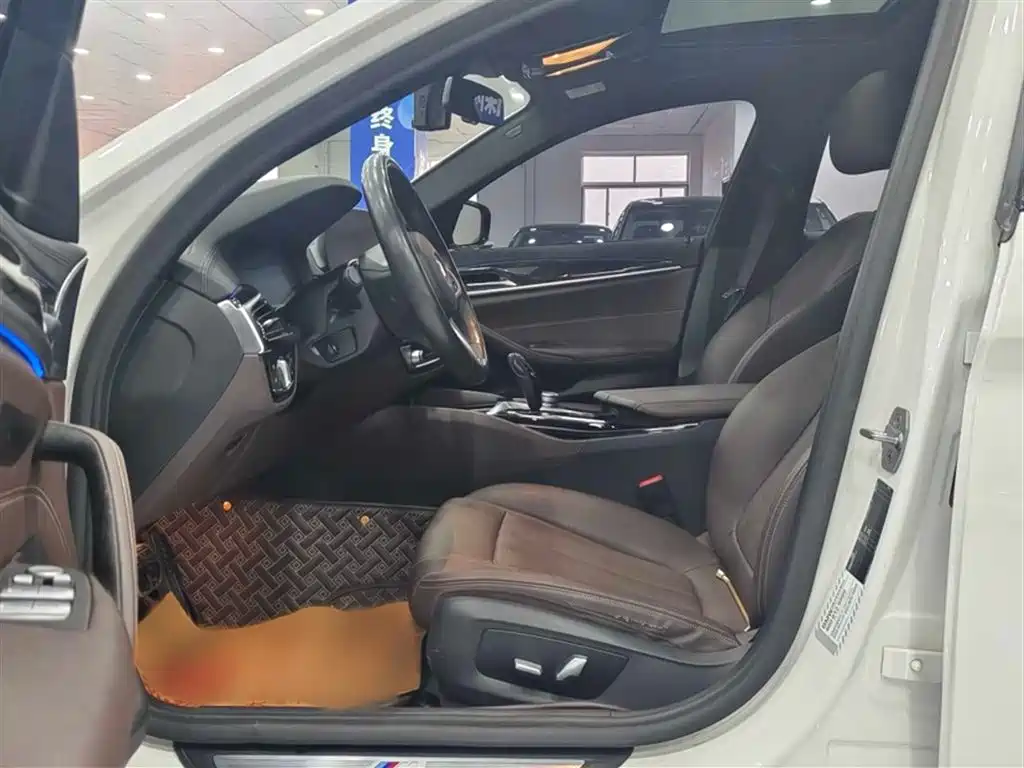 BMW 5 Series 2019 525Li M Sport Package фото 9