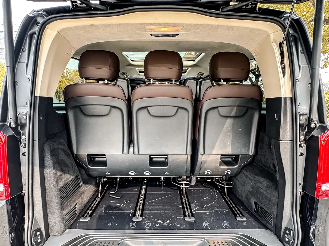 Mercedes-Benz V-Class 2022 V 260 L Long Wheelbase Luxury Edition фото 25