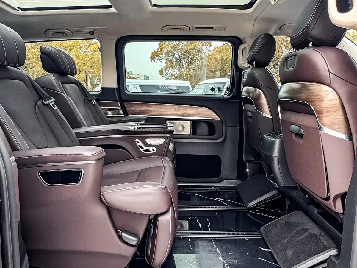 Mercedes-Benz V-Class 2022 V 260 L Long Wheelbase Luxury Edition фото 18