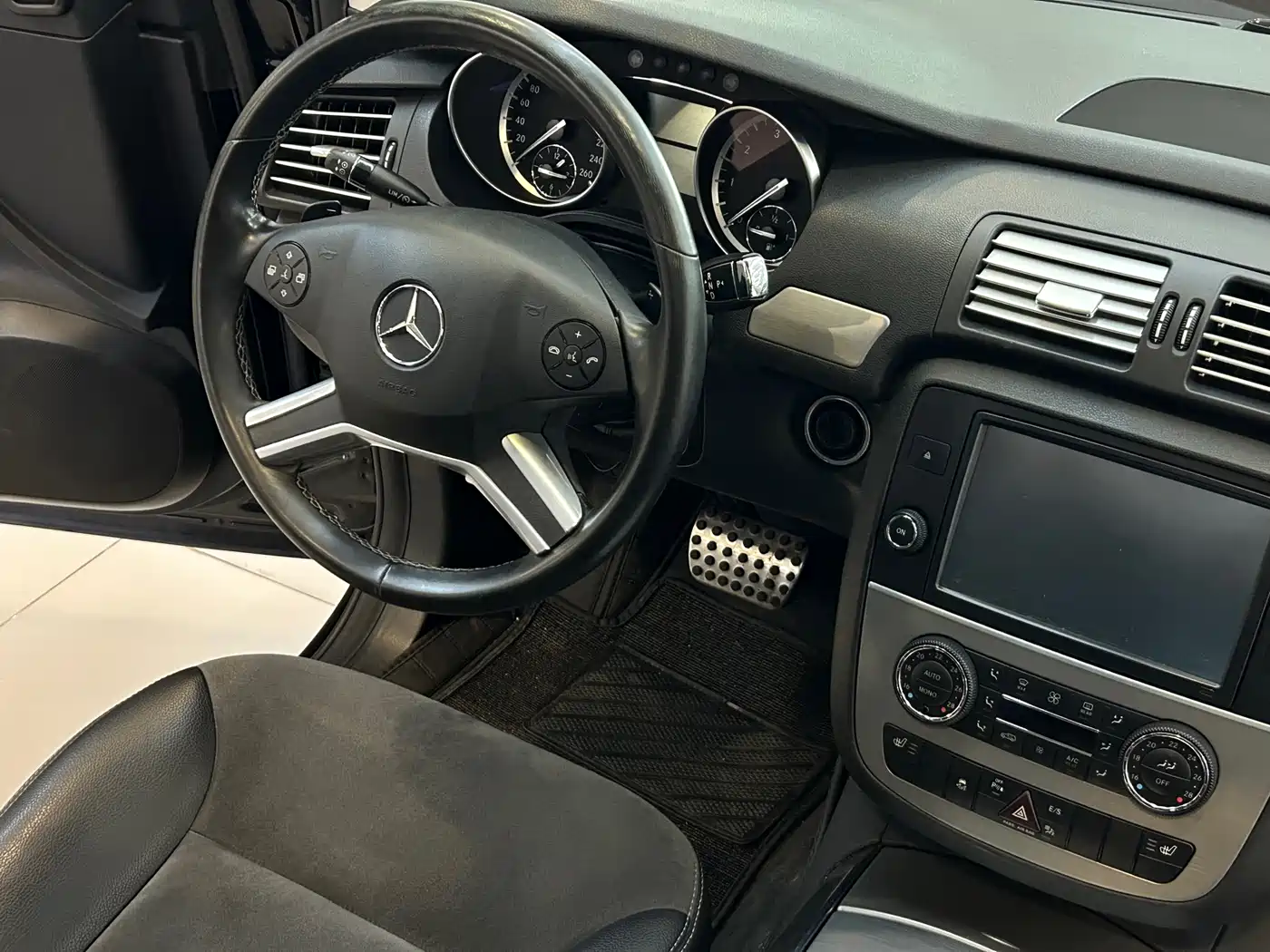 Mercedes-Benz R-Class 2015 R 320 4MATIC Luxury фото 13