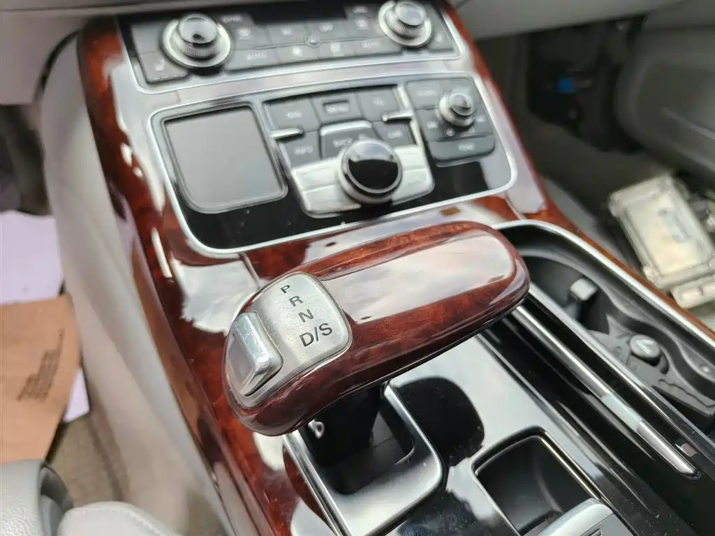 Audi A8 2011 A8L 3.0 TFSI quattro Comfort (245kW) фото 12