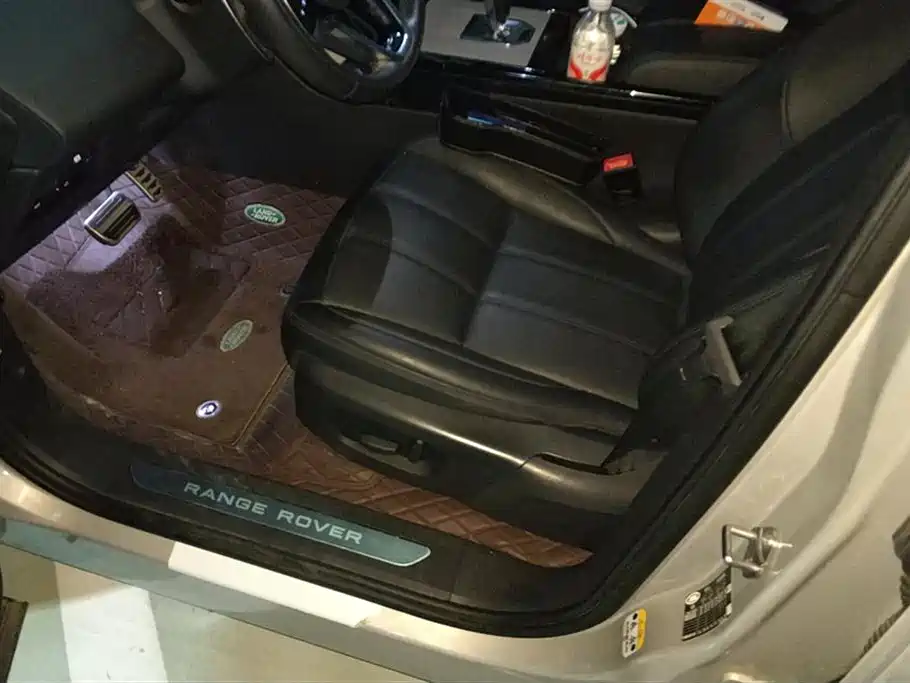 Land Rover Range Rover Evoque 2021 Range Rover Evoque L 249PS R-Dynamic S Performance Edition фото 9