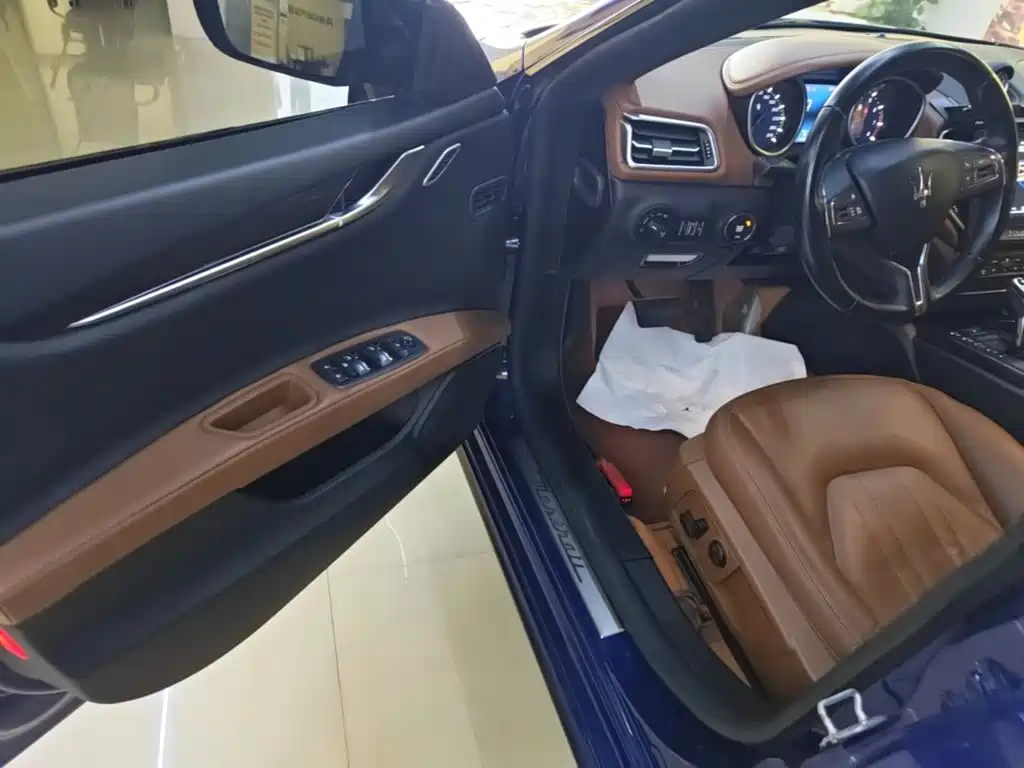 Photo 16 - Maserati Ghibli