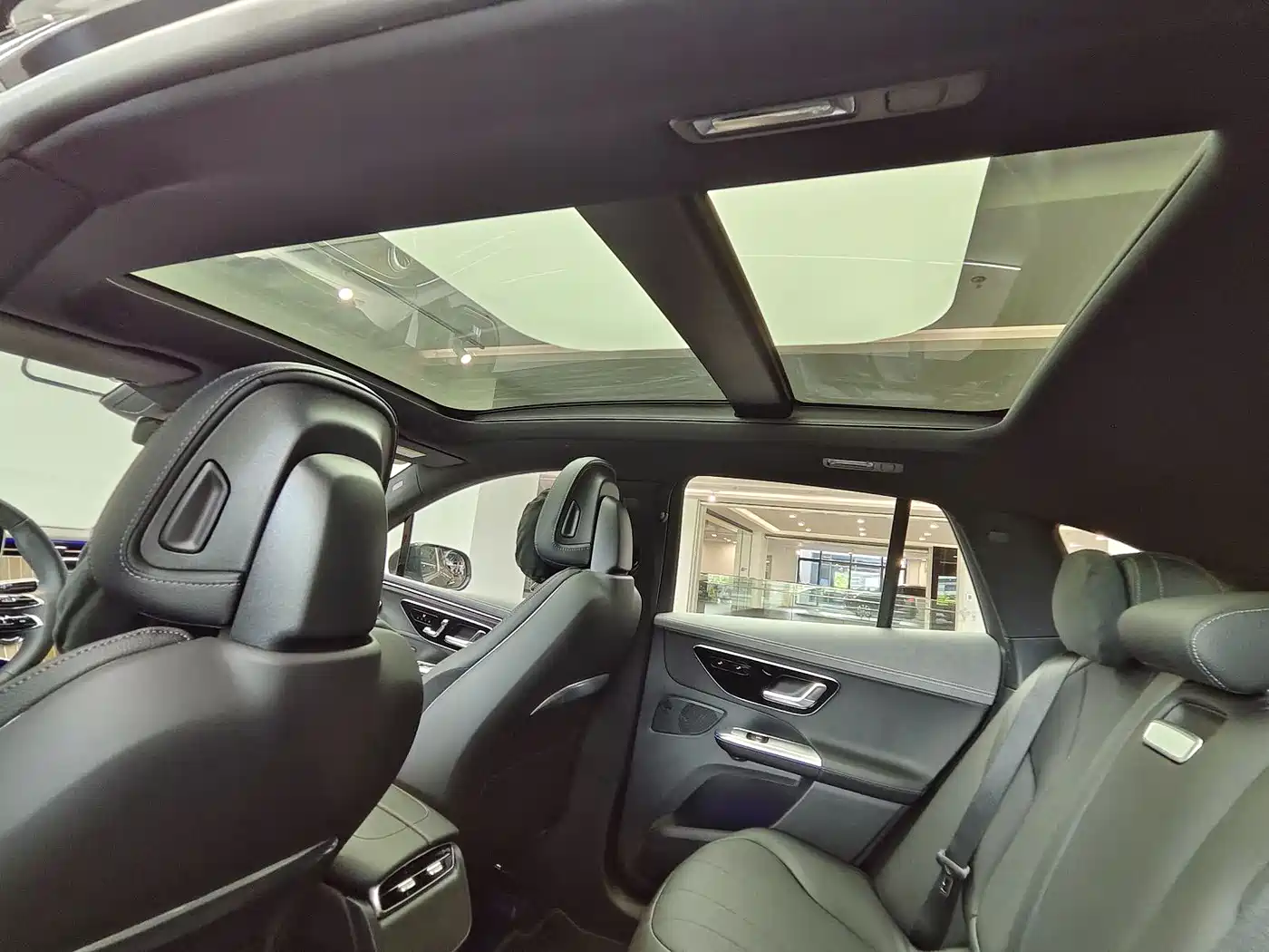 Mercedes-Benz EQE SUV 2024 500 4MATIC Luxury Edition фото 12