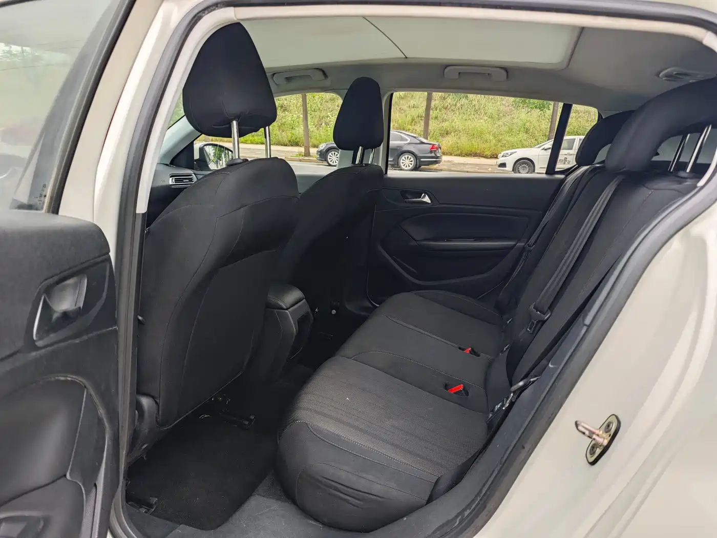 Peugeot 308S 2015 1.2T Auto Dynamic Edition фото 6