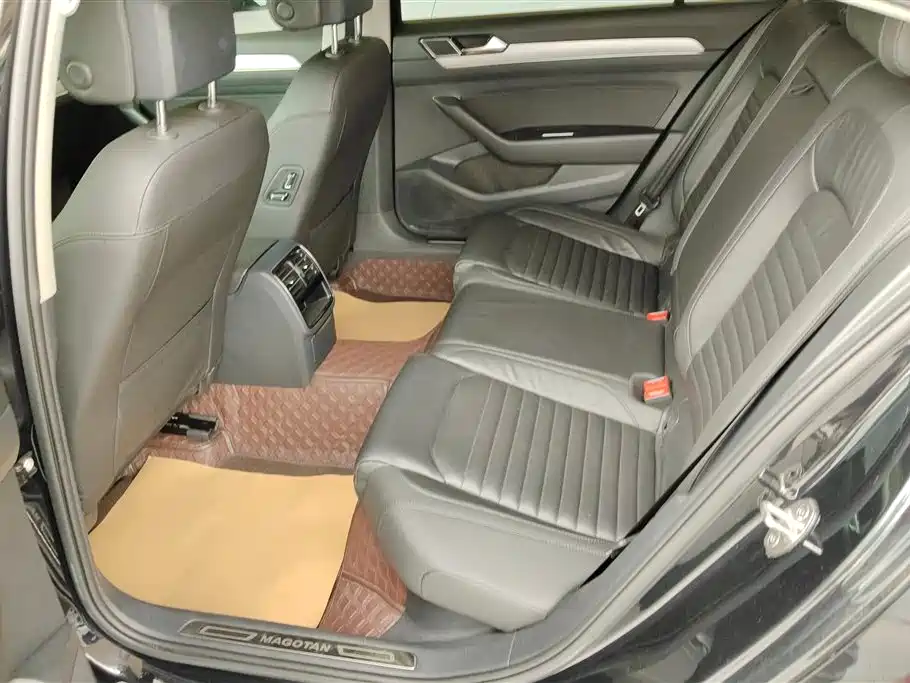 Volkswagen Magotan 2018 330TSI DSG Leading фото 11