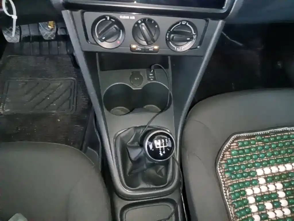 Volkswagen Polo 2016 1.4L Manual Trend фото 14