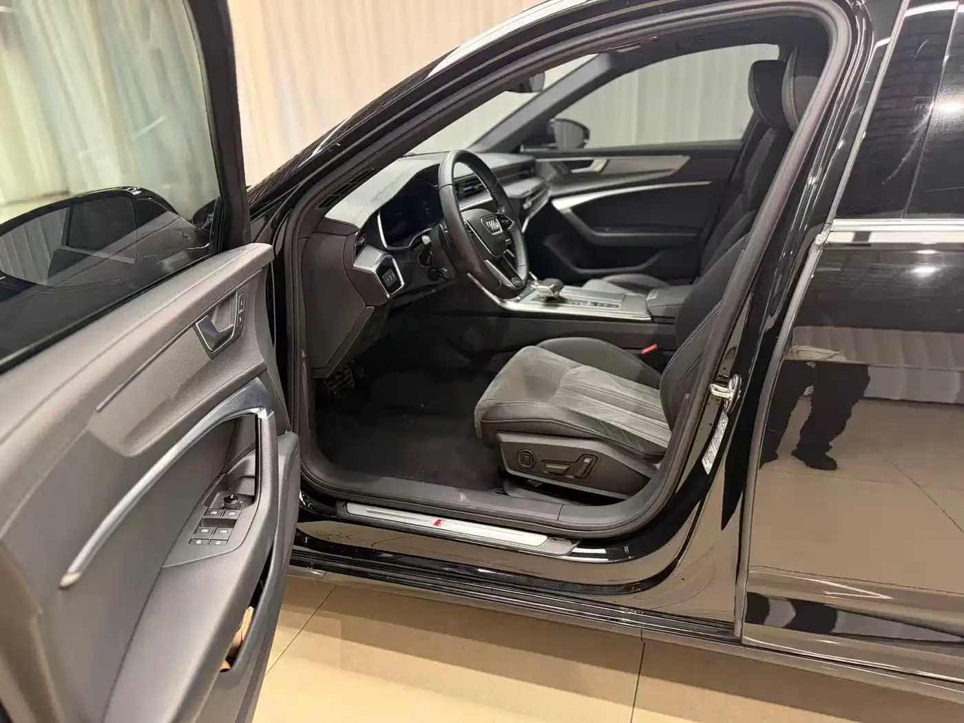 Audi A6L 2021 45 TFSI Exclusive Sport фото 4