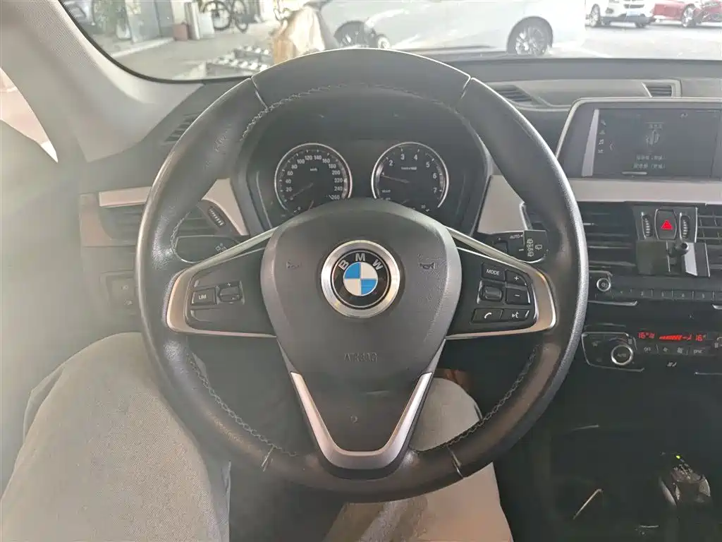 BMW X1 2019 sDrive18Li Fashion Model фото 11