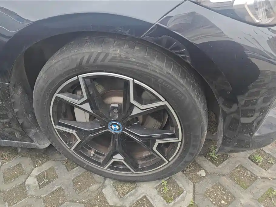 BMW i3 2023 eDrive 40 L Shadowline Package фото 6
