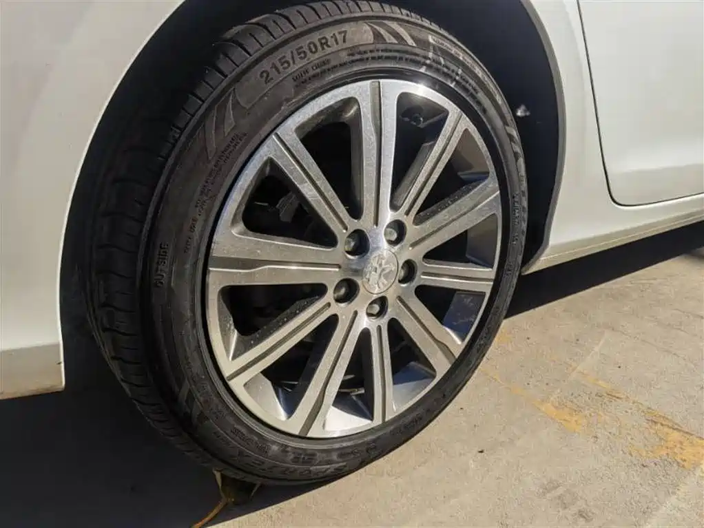 Peugeot 408 2016 1.6T Automatic Luxury Edition фото 3