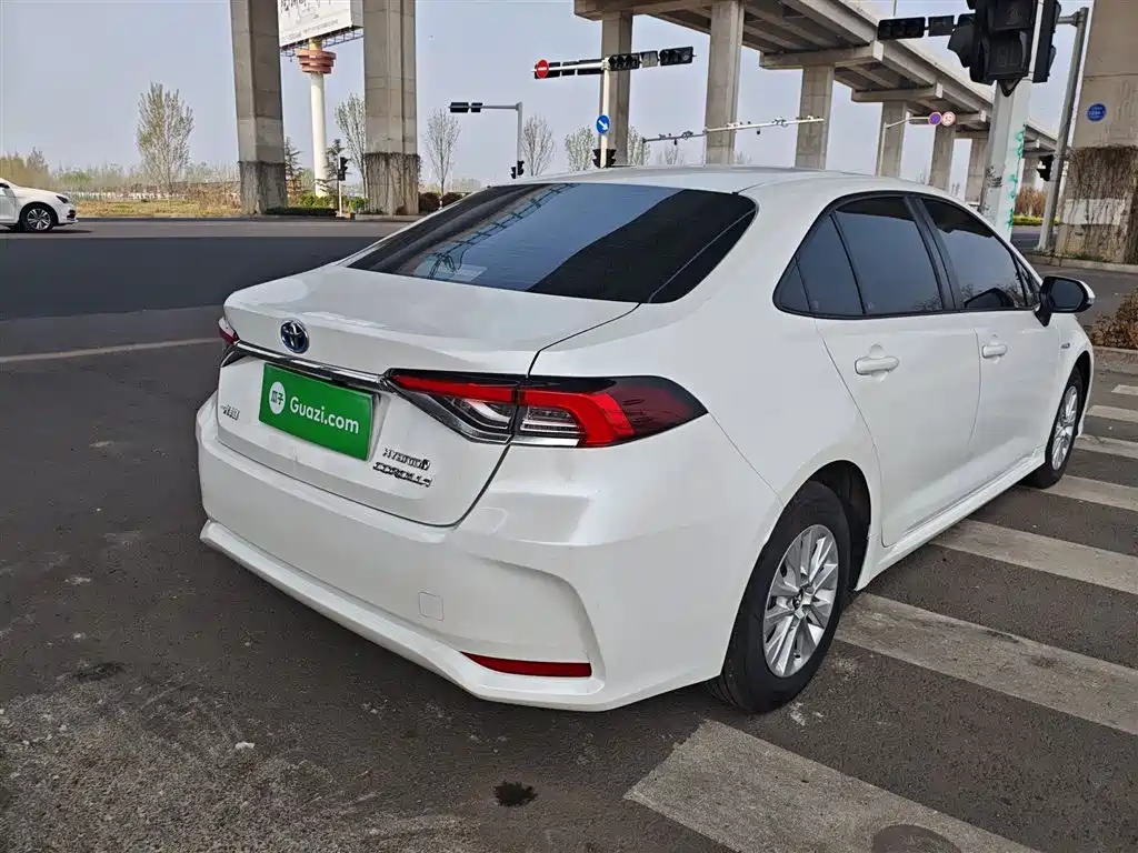 Toyota Corolla 2021 Hybrid 1.8L E-CVT Pioneer Edition фото 7