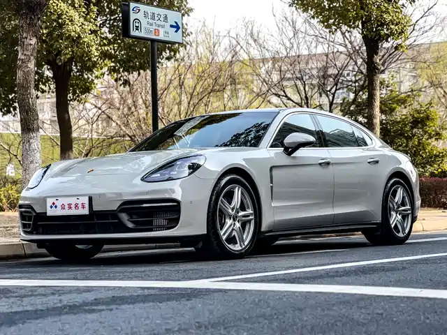 PORSCHE PANAMERA 2024