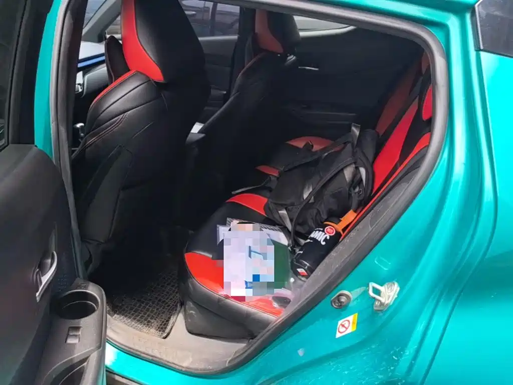 Toyota C-HR 2018 2.0L Leading Edition China V фото 24