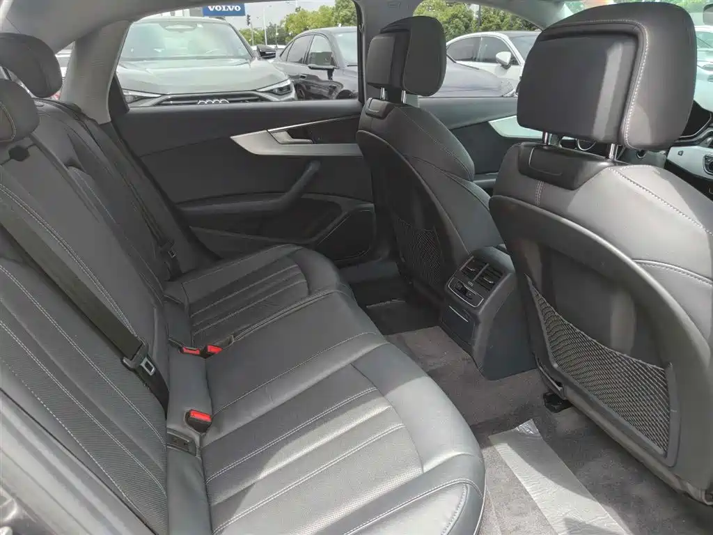 Audi A4L 2020 40 TFSI Luxury Dynamic фото 16