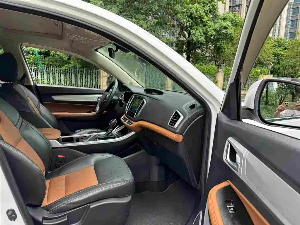 Geely Emgrand X6 2018 1.4T CVT 4G Connected Luxury 8