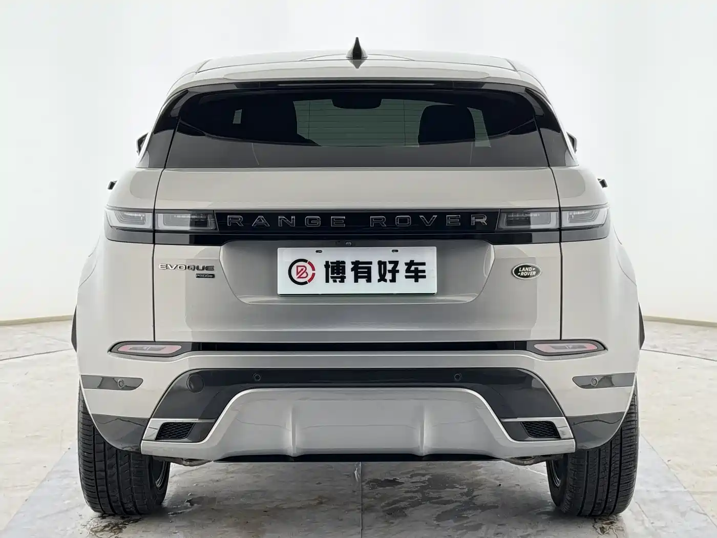 Land Rover Range Rover Evoque New Energy 2022 Range Rover Evoque L P300e Plug-in Hybrid фото 9