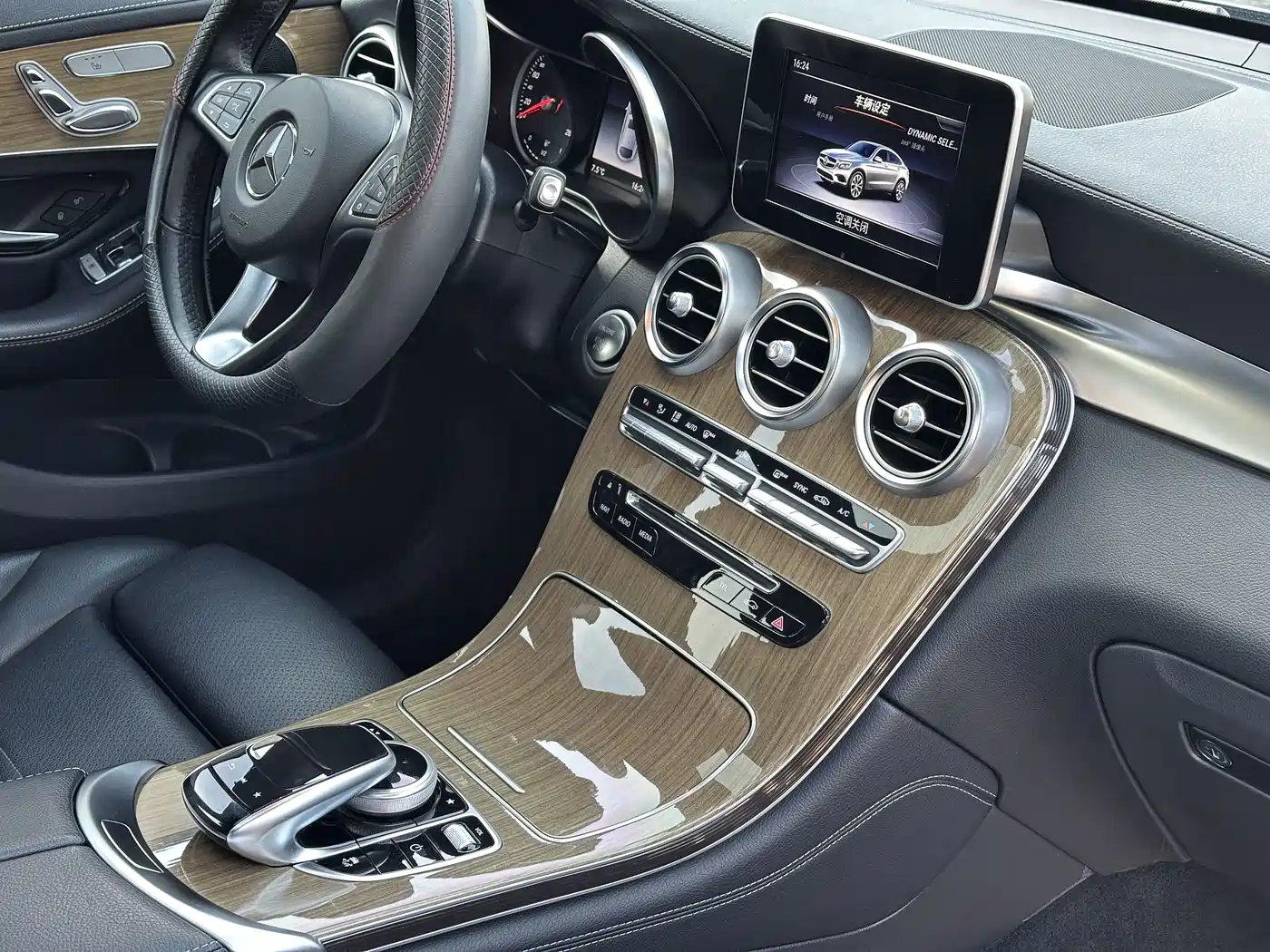 Mercedes-Benz GLC Coupe 2018 GLC 260 4MATIC Coupe SUV фото 15
