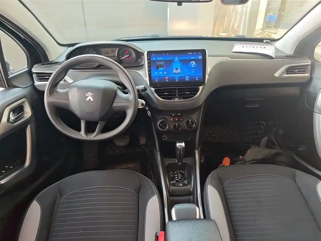 Peugeot 2008 2014 1.6L Automatic Trend Edition фото 10