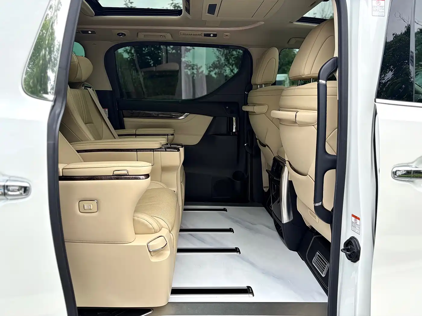 Toyota Alphard 2021 Hybrid 2.5L Premium фото 21