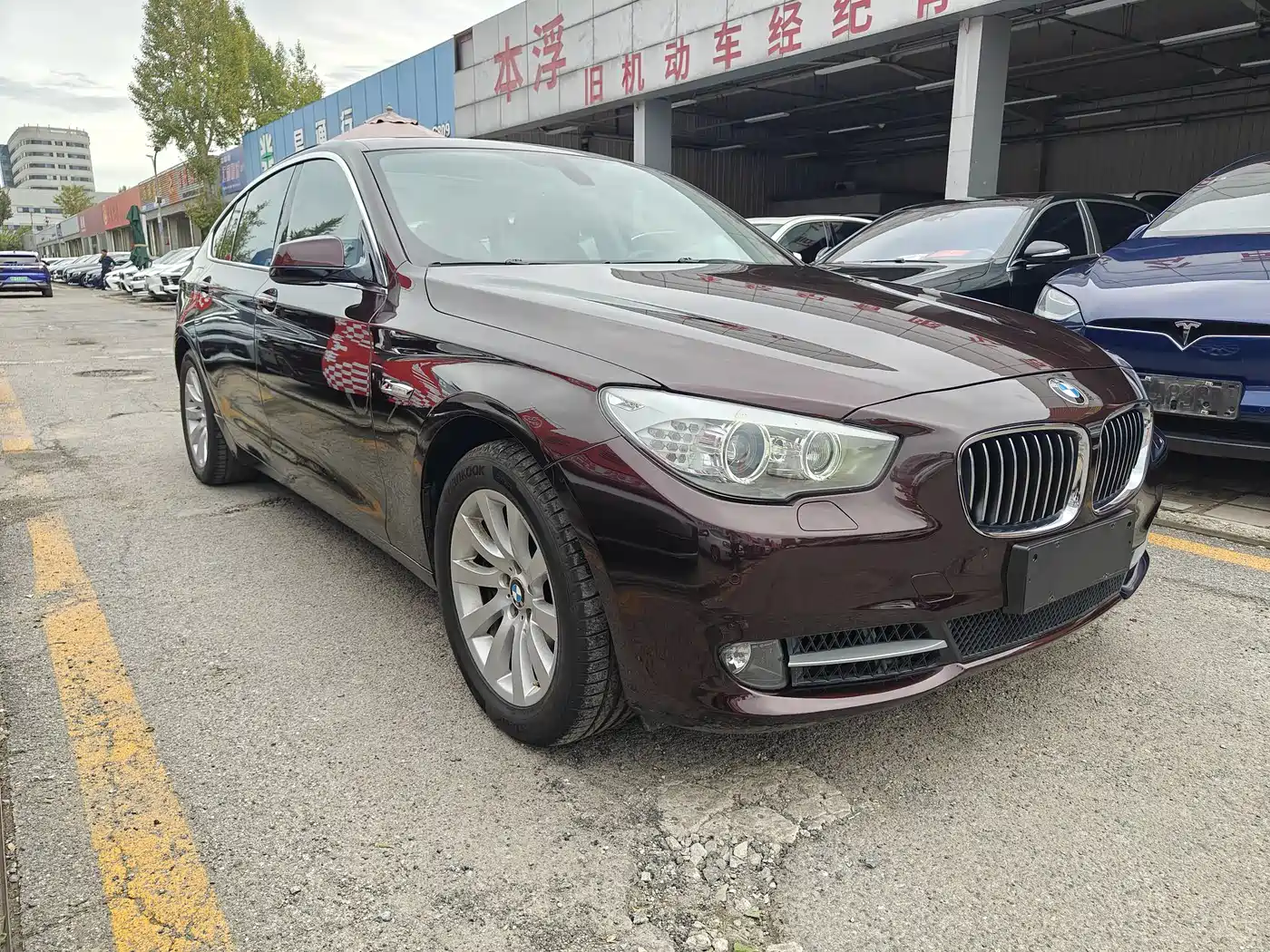 BMW 5 Series GT 2010 535i Leading Model фото 3
