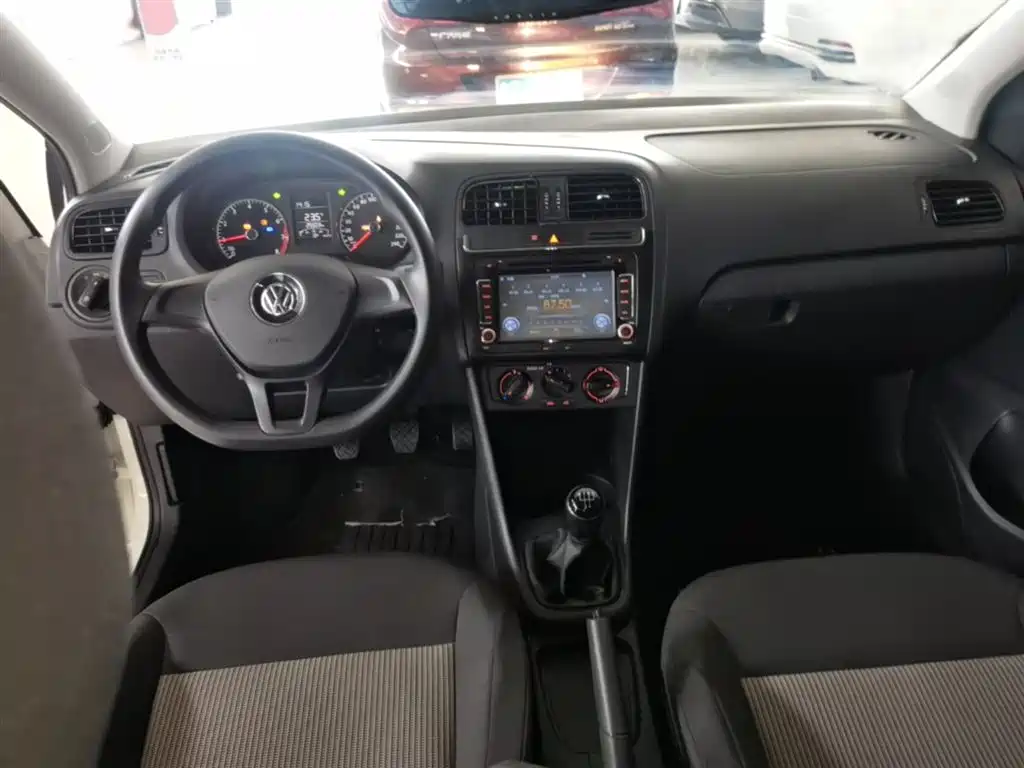 Volkswagen Polo 2016 1.4L Manual Trend фото 10