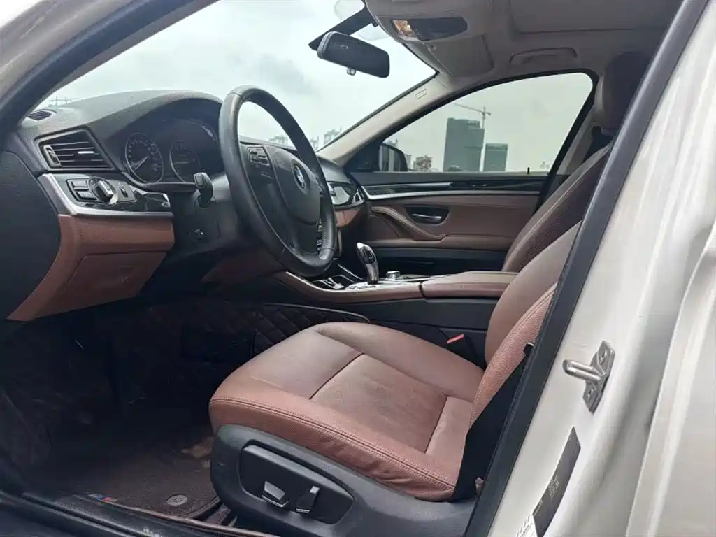 BMW 5 Series 2014 520Li Elegance фото 14