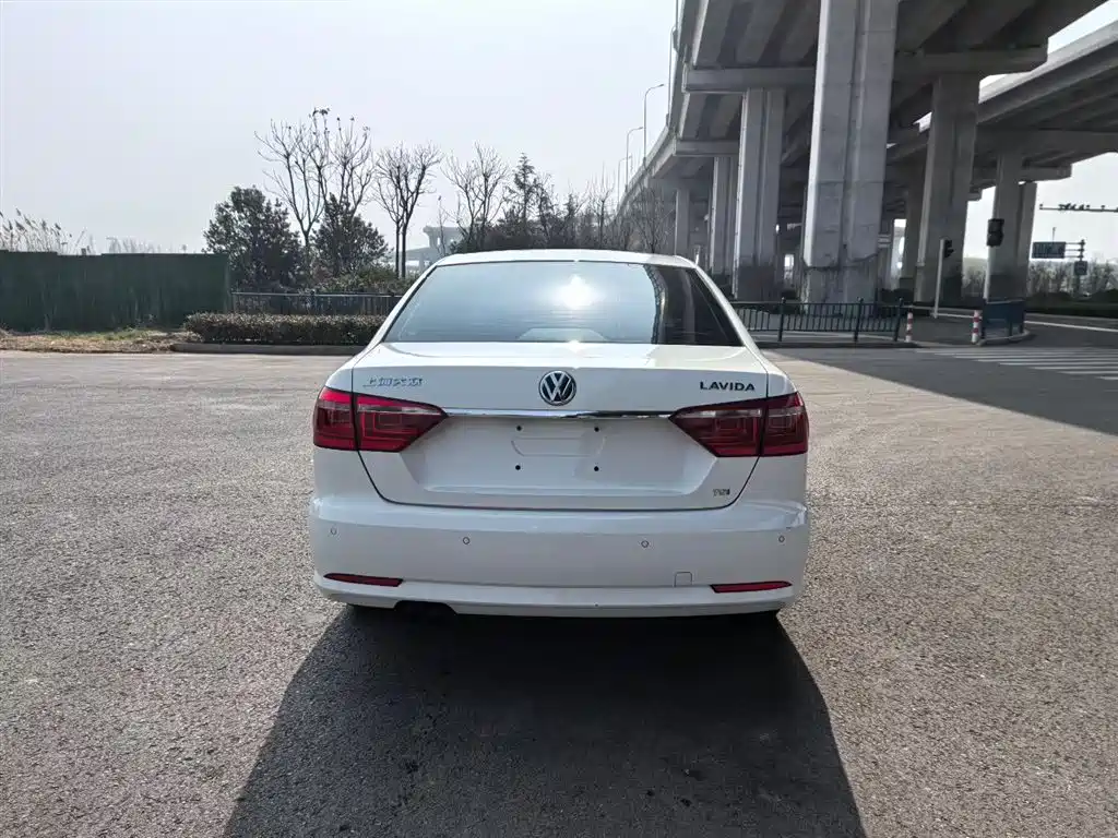 Volkswagen Lavida 2013 Facelift 1.4TSI DSG Comfort фото 8