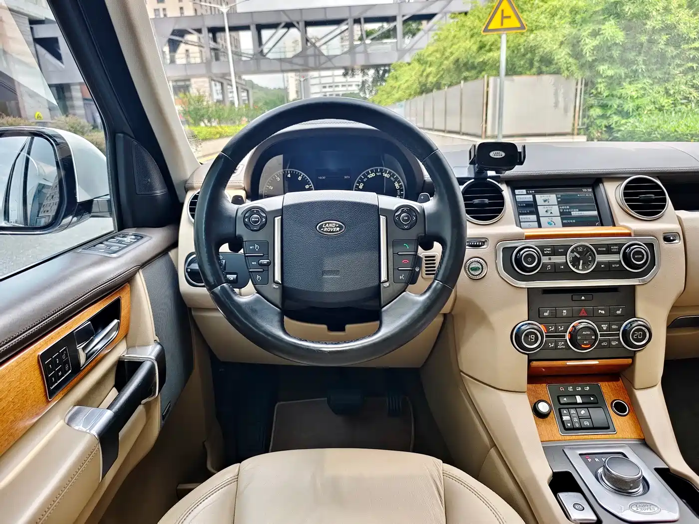 Фото 18 - Land Rover Discovery
