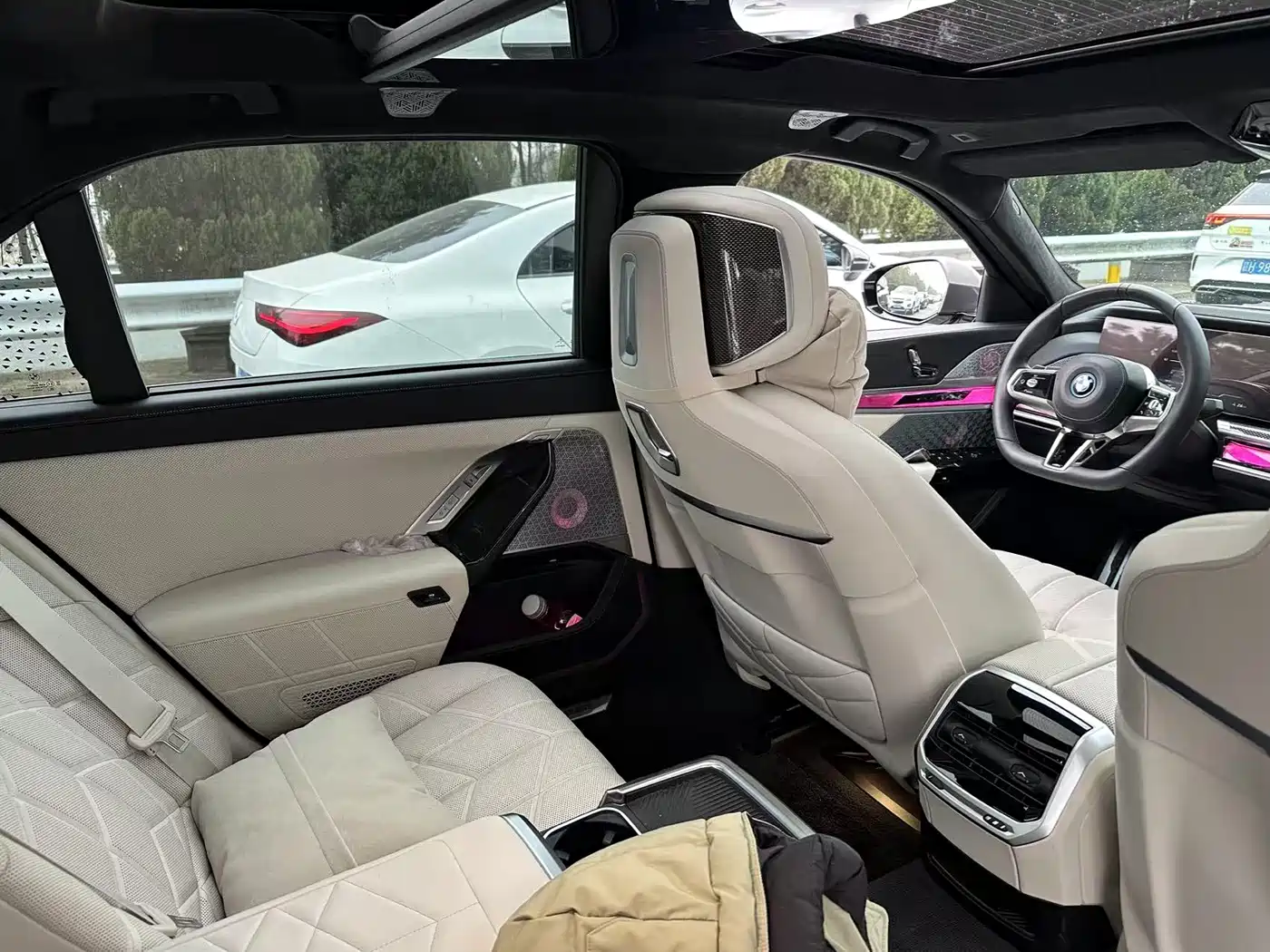 BMW i7 2023 Model xDrive60L M Sport Package фото 9