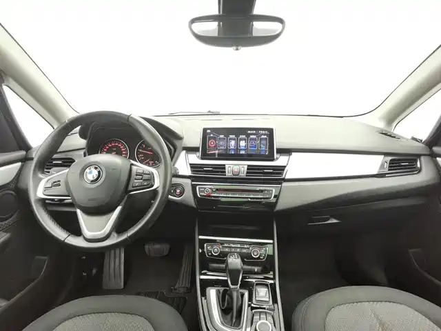 BMW 2 Series Touring 2016 218i Leading — фото 5