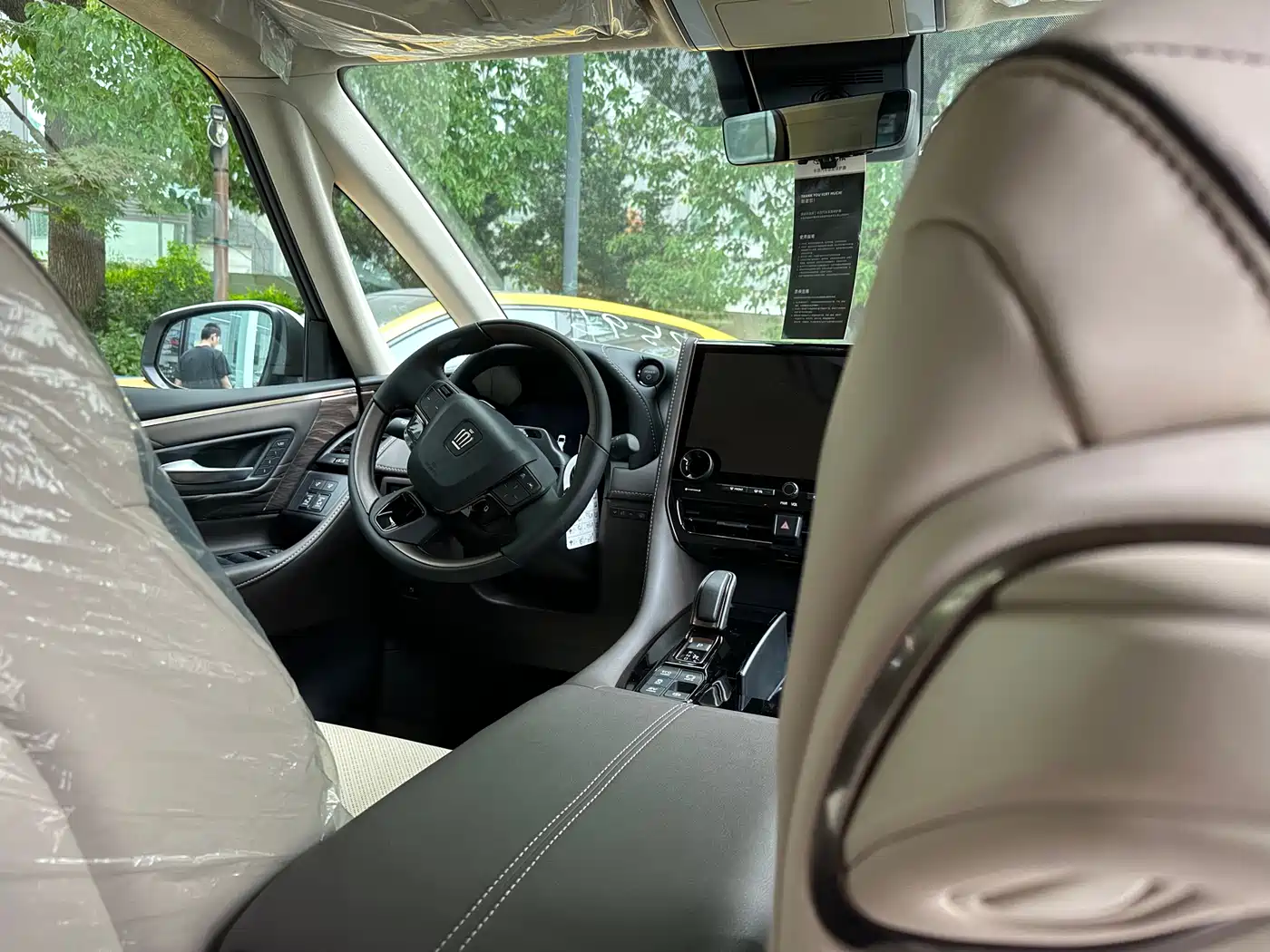 Toyota Vellfire 2025 Crown Hybrid 2.5L Ink Gold Executive Edition фото 11