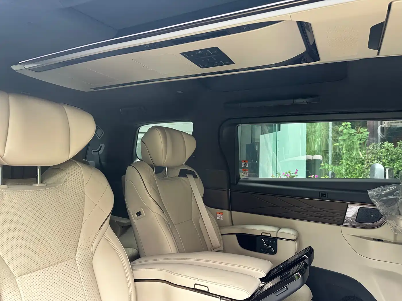 Toyota Vellfire 2025 Crown Hybrid 2.5L Ink Gold Executive Edition фото 12
