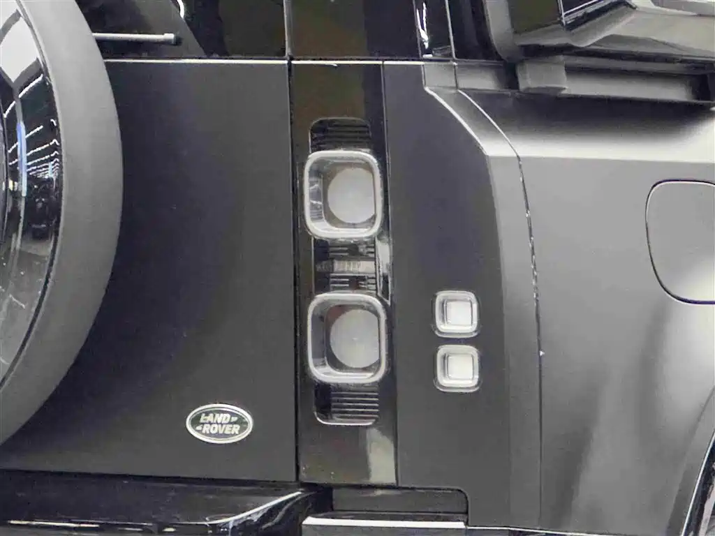 Land Rover Defender 2024 110 3.0T P400 X фото 6